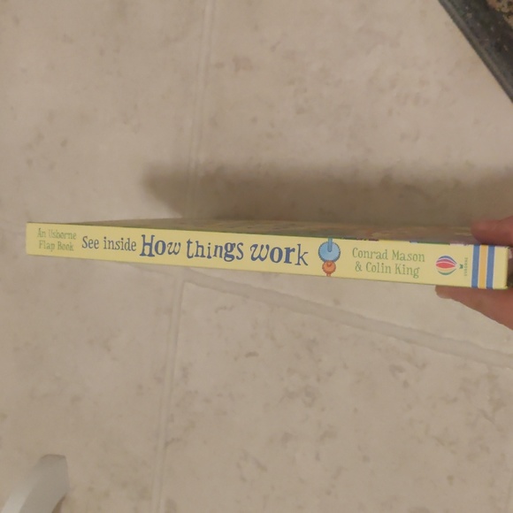 See inside flap Usborne book how things work - Picture 4 of 4